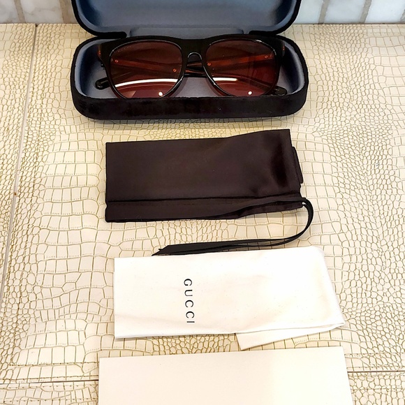 Gucci GG0980S Sunglasses in a hard to fine Blackish Brown Tortoise Shell Color - Picture 5 of 13